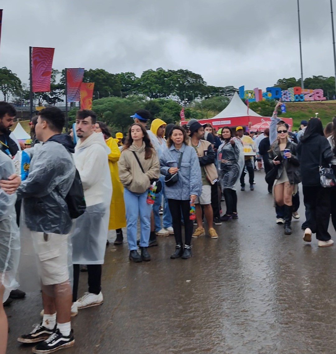 Filas das ativações no Lollapalooza 2024