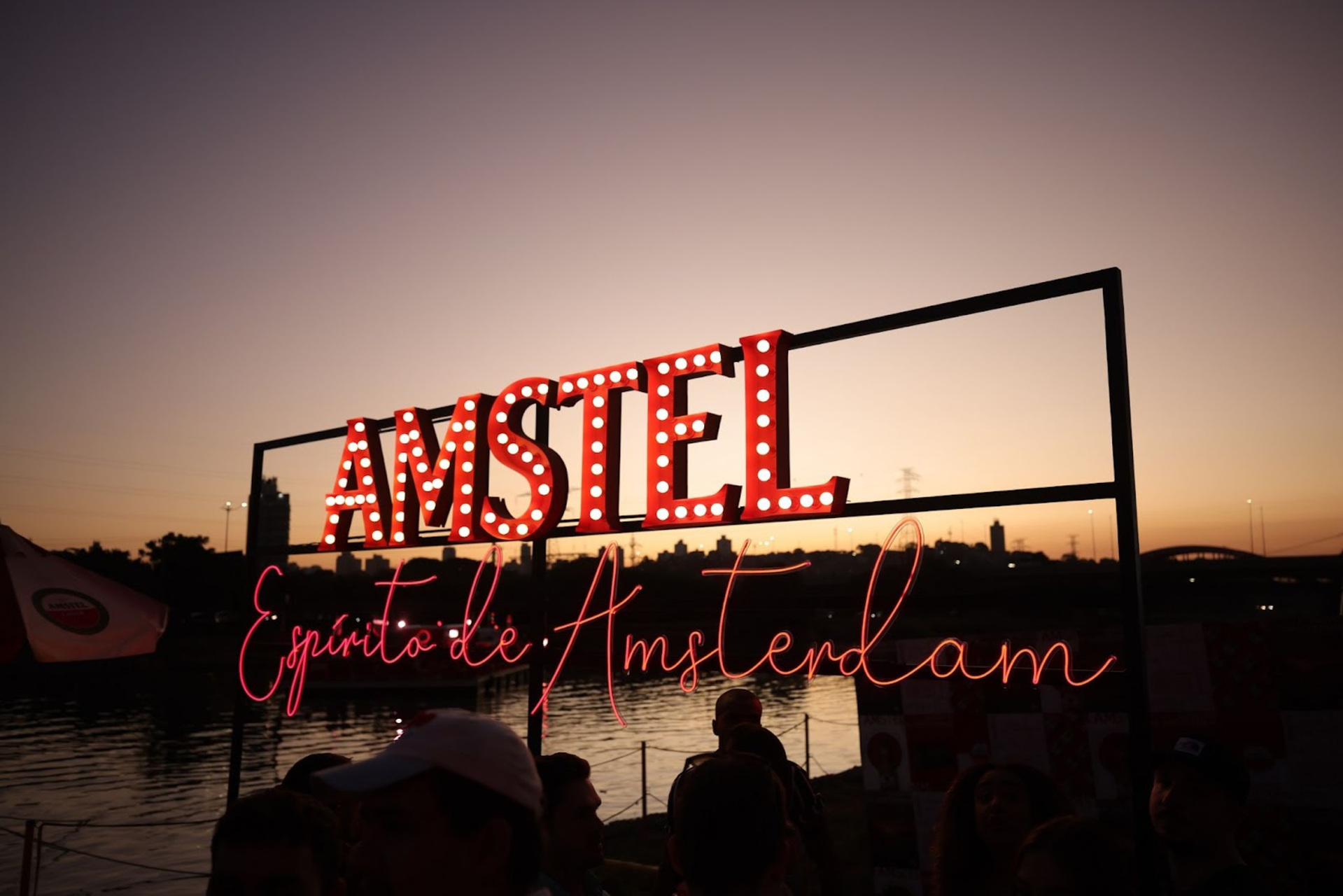 Amstel, cerveja puro malte feita com a magia da levedura holandesa e pertencente ao Grupo HEINEKEN, reuniu cerca de 2.500 pessoas na região do Rio Pinheiros no primeiro fim de semana do Amstel Espírito de Amsterdam, que aconteceu nos dias 27 e 28 de abril.