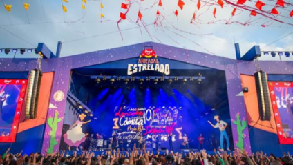 São Paulo, 19 março de 2024 – Acompanhando as palavras do grande Luiz Gonzaga, “olha pro céu meu amor, Vê como ele está lindo”, o Arraial Estrelado chega ao mais paulistano de todos os parques, o Ibirapuera, em junho. A segunda edição do evento, promovido pela Fishfire e Grupo Enter, vai contar com 12 grandes atrações do sertanejo e do forró, nos finais de semana de 8 a 16 de junho. Sucesso em 2023, a organização aposta na paixão do brasileiro pelo São João e promete levar o sertão para São Paulo.