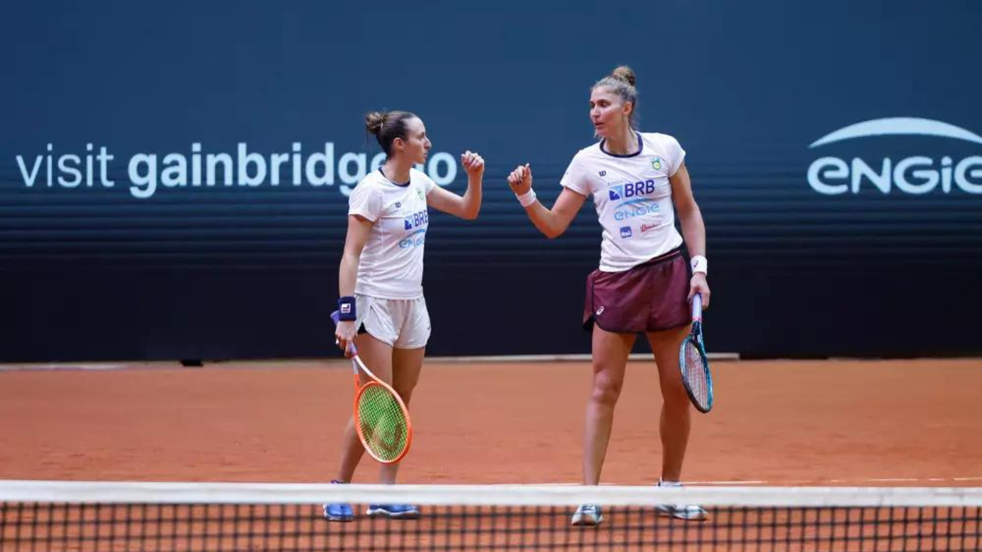 A equipe brasileira, convocada por Luiz Peniza, conta com grandes nomes como Bia Haddad Maia (13ª no ranking da WTA), Luisa Stefani (11ª nas duplas e medalhista olímpica), Laura Pigossi (campeã pan-americana), Ingrid Martins (top 60 nas duplas) e Carol Meligeni.