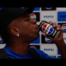 Vini Jr em uma campanha para a Pepsi