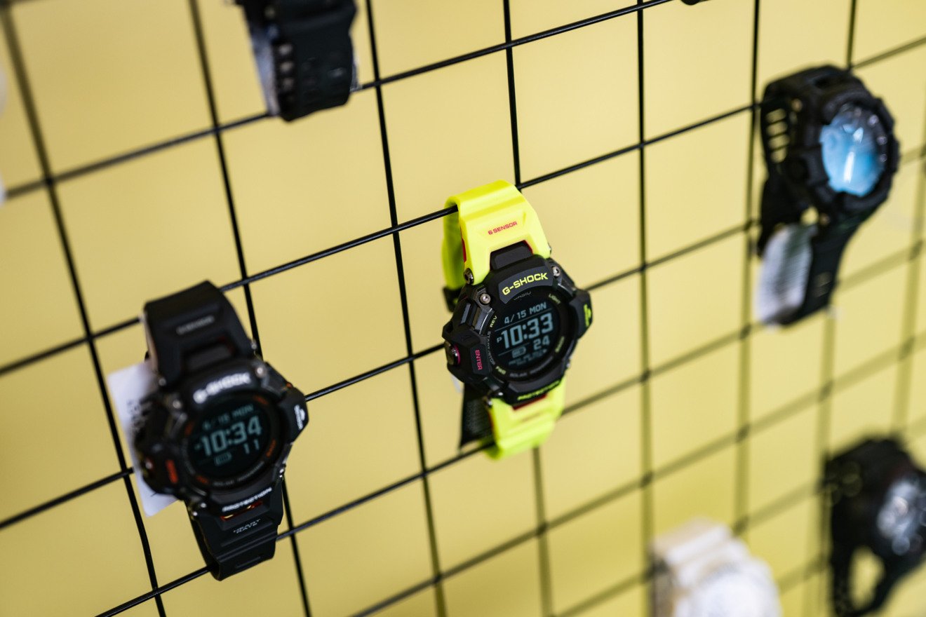 Conhecida por sua linha de relógios voltados para atividades esportivas, a G-Shock comercializará os seus produtos no evento. Além disso, a marca irá presentear os campeões do surfe e do skate com relógios da marca.
