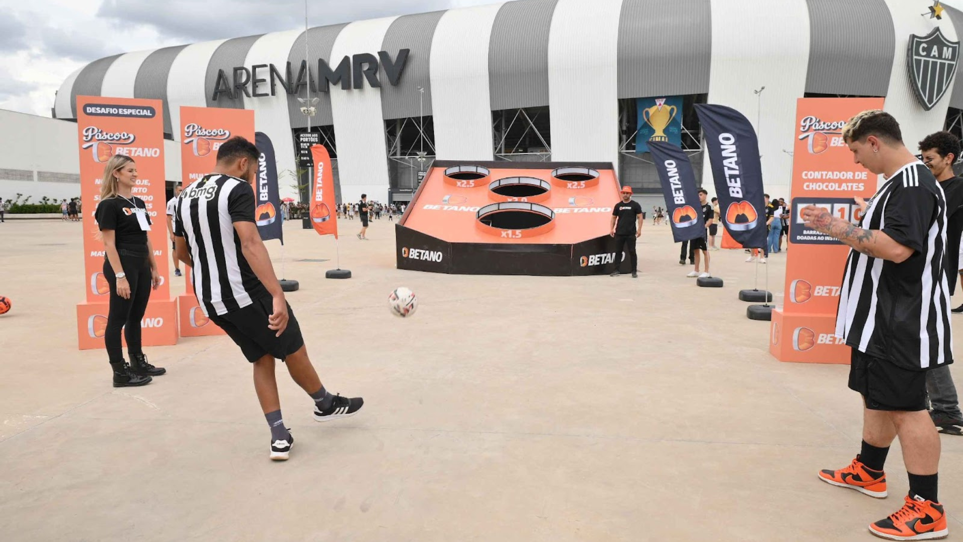 s iniciativas que marcaram a primeira partida entre Atlético Mineiro e Cruzeiro na Final do Mineiro resultaram em mais de 1000 barras de chocolates doados pela Betano à ONG.