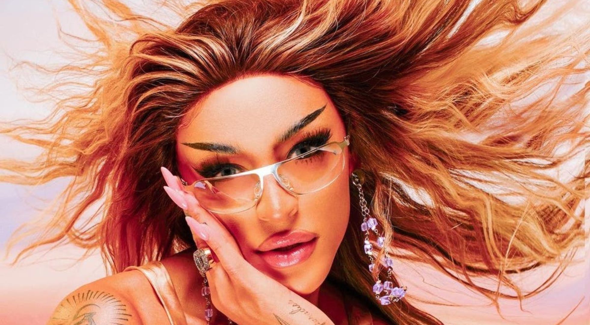 Pabllo Vittar e Pornograffiti firmam parceria no lançamento de Batidão Tropical Vol. 2