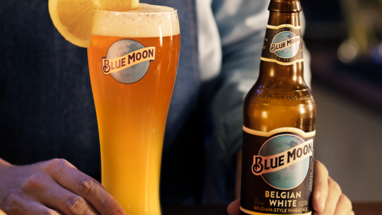 Para dar continuidade às celebrações da Lua Cheia, a Blue Moon, cerveja craft número 1 dos Estados Unidos e pertencente ao grupo HEINEKEN no Brasil, traz mais algumas ações para os seus consumidores apreciarem as noites mais brilhantes do mês. Em parceria com diversas casas do Brasil, a marca realizará algumas ações promocionais de compre e ganhe entre os dias 23 e 29 de maio.