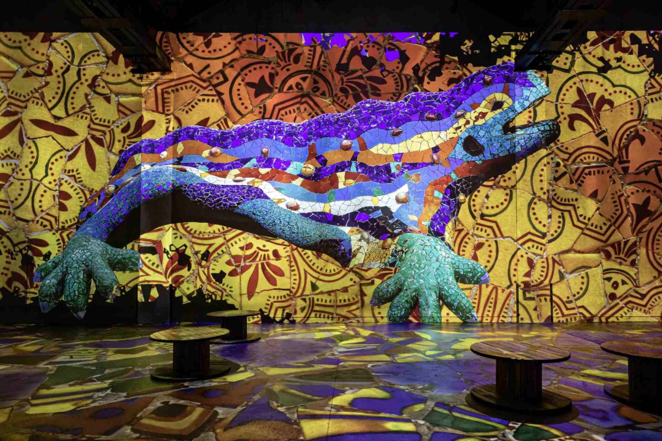 A partir do dia 25 de abril, começa a venda de ingressos para a primeira temporada brasileira da exposição imersiva Klimt e Gaudí, o Impossível Existe. Serão 2.400 m² de arte e tecnologia na capital paulista dedicados a dois dos maiores artistas da história. O evento reúne duas aclamadas exposições da produtora francesa Culturespaces Studio - Gustav Klimt, Gold in Motion (Gustav Klimt, Ouro em Movimento) e Gaudí, Architect of the Imaginary (Gaudí, o Arquiteto do Imaginário) -, que já receberam mais de 5 milhões de pessoas em Paris, Bordeaux, Nova York, Amsterdam, Dortmund, Hamburgo e Seul.
