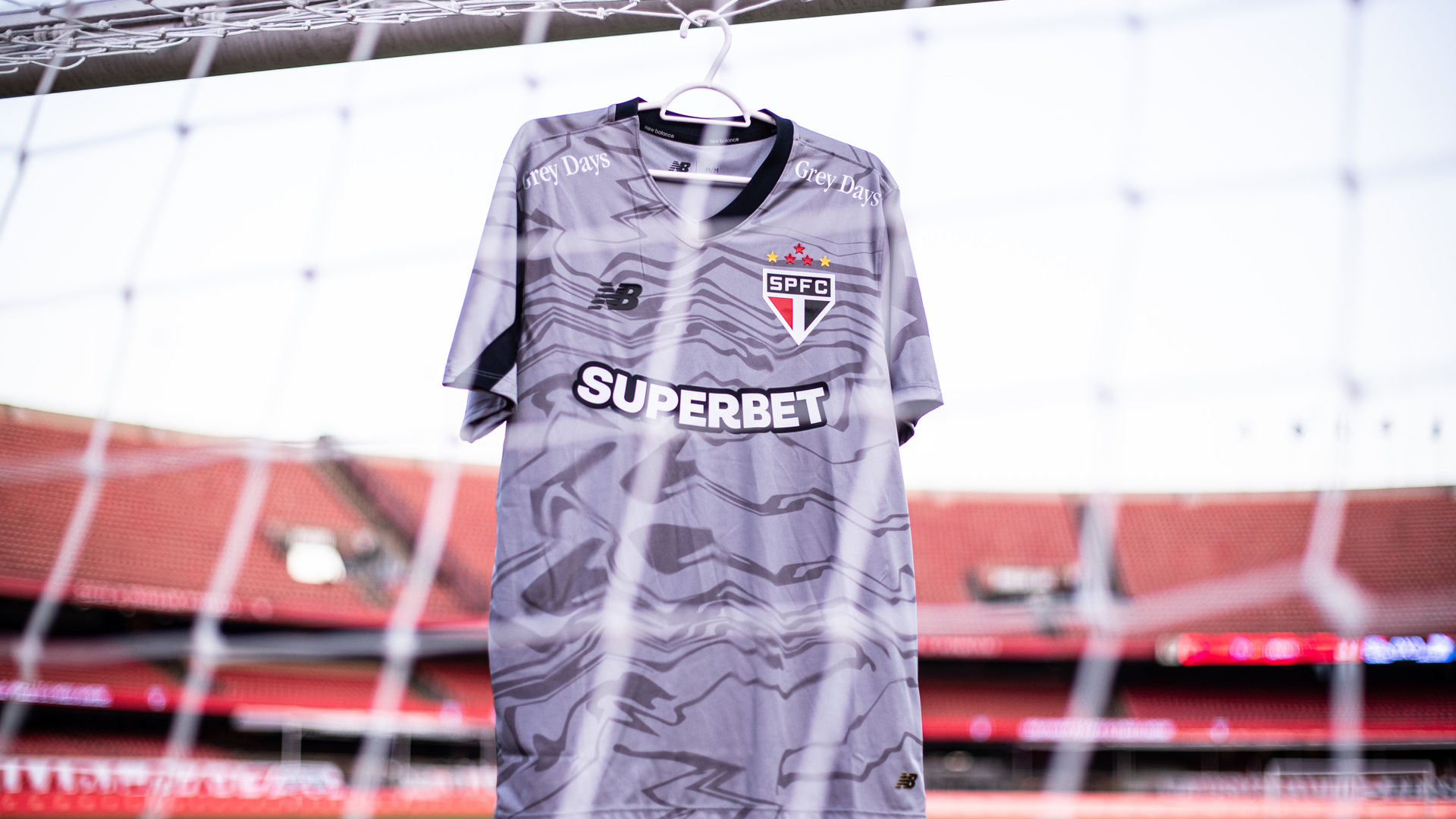 New Balance faz ação especial do Grey Days em jogo do São Paulo FC