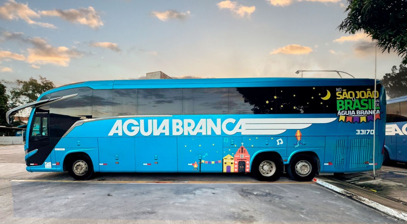 Ônibus decorado no tema do São João Ônibus decorado no tema do São João
