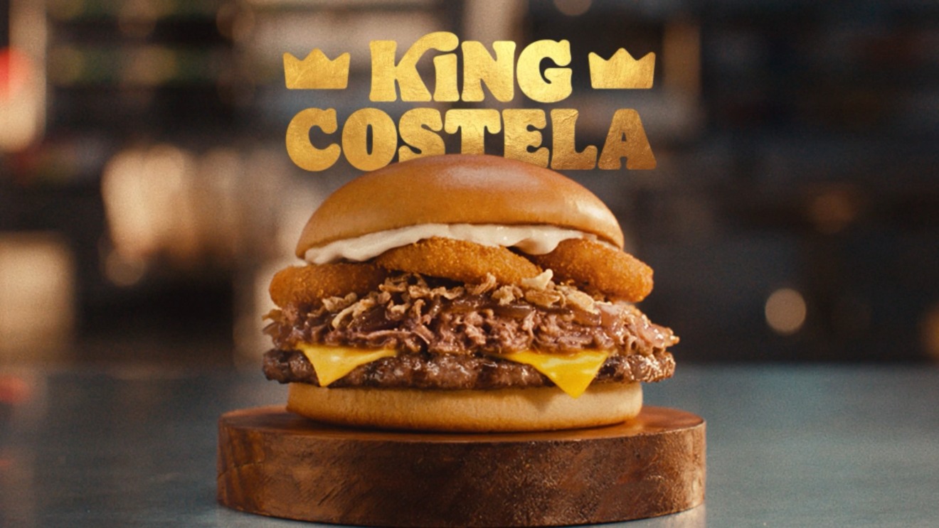 O Burger King® repensou as atitudes do passado e está lançando um novo sanduíche, o King Costela que chegou trazendo costela desfiada para o cardápio do BK®, inaugurando sua nova linha de sanduíches premium – The Kings.


A partir do dia 13/06, o King Costela estará disponível em todos os restaurantes do Burger King® no Brasil, e promete elevar o sabor que os fãs de churrasco já achavam na carne grelhada ao fogo do BK®. 