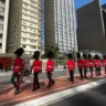 A CNA realizou uma ativação de marca em 23 de junho, na Avenida Paulista, próximo ao Shopping Cidade São Paulo, onde atores vestidos como guardas britânicos exibiam um QR Code nas suas vestimentas.