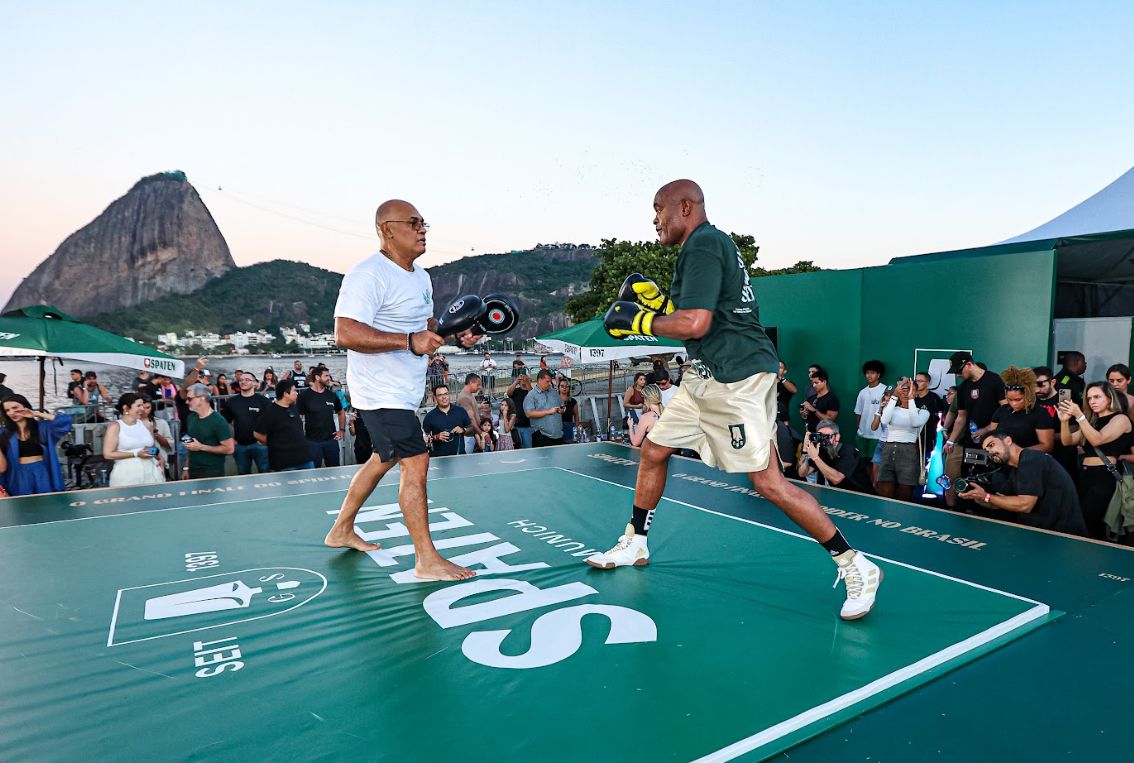 Anderson Silva e Luiz Dórea durante treino aberto no Rio de Janeiro.