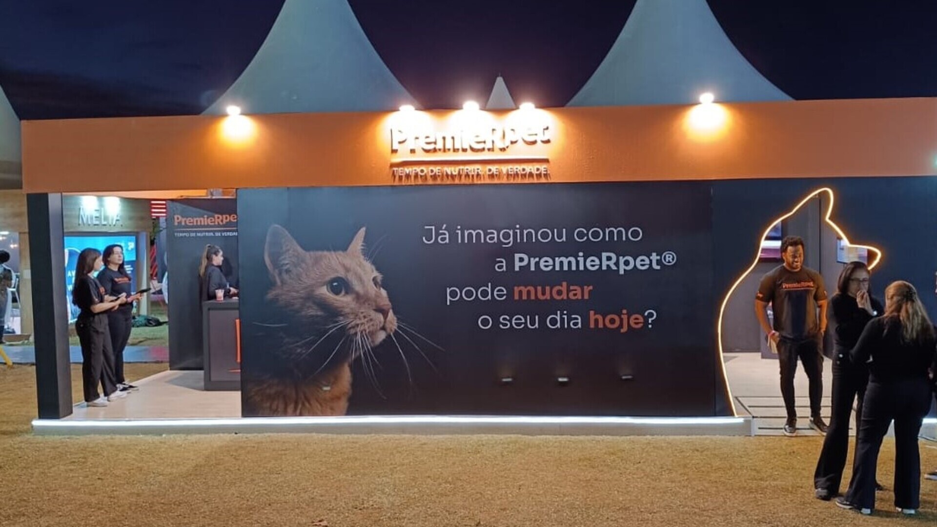 A PremieRpet, líder em alimentos de alta qualidade para cães e gatos no Brasil, é uma das patrocinadoras do Taste São Paulo Festival, realizado no Parque Villa Lobos até os dias 7, 8 e 9 de junho, e participa do evento com uma iniciativa de amor e responsabilidade: a adoção de gatos à procura de um lar, atualmente sob a responsabilidade da ONG House of Cats. Nos dois primeiros fins de semana do evento, 15 gatinhos já ganharam uma nova família.