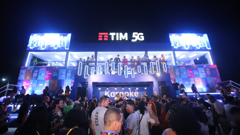 A contagem regressiva já começou na TIM. Faltando menos de 100 dias para a próxima edição do Rock in Rio Brasil, a operadora anuncia a escolha da ATENAS.ag para cuidar das suas ativações na Cidade do Rock. Depois de fazer história ao proporcionar a primeira experiência 5G no maior festival de música e entretenimento do mundo – em 2022, semanas depois do lançamento da nova rede no Rio de Janeiro – a companhia já se prepara e imagina as possibilidades de um evento ainda mais tecnológico e conectado.