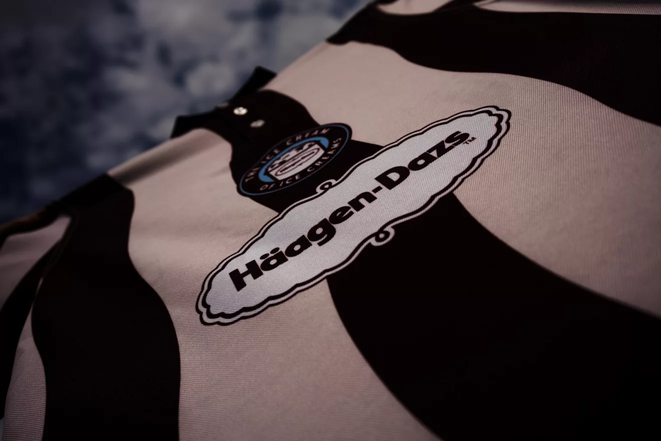 Os minicopos de Häagen-Dazs estão disponíveis nos sabores favoritos do Reino Unido, e o Häagen-Dazs Bites, uma das novidades indulgentes da marca, também pode ser degustado durante um "Happy Hour", enquanto acontecem as apresentações e os DJs. Produtos esportivos, incluindo camisetas e cachecóis de edição limitada do Häagen-Dazs Flavour Club, também estão disponíveis para os consumidores adquirirem.