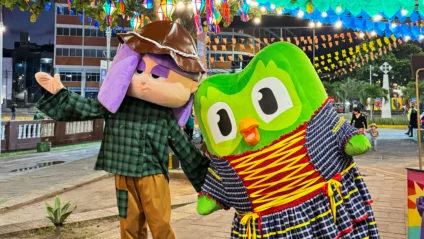 Duolingo marca presença na festa de São João em Caruaru