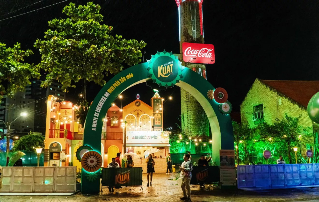 Neste ano, Kuat e Coca-Cola ampliaram sua presença, reforçando o apoio às tradicionais festividades regionais do Nordeste em Caruaru (PE), Campina Grande e Patos (PB), Maracanaú, Fortaleza e Eusébio (CE), além do encontro nacional de Folguedos em Teresina (PI). 