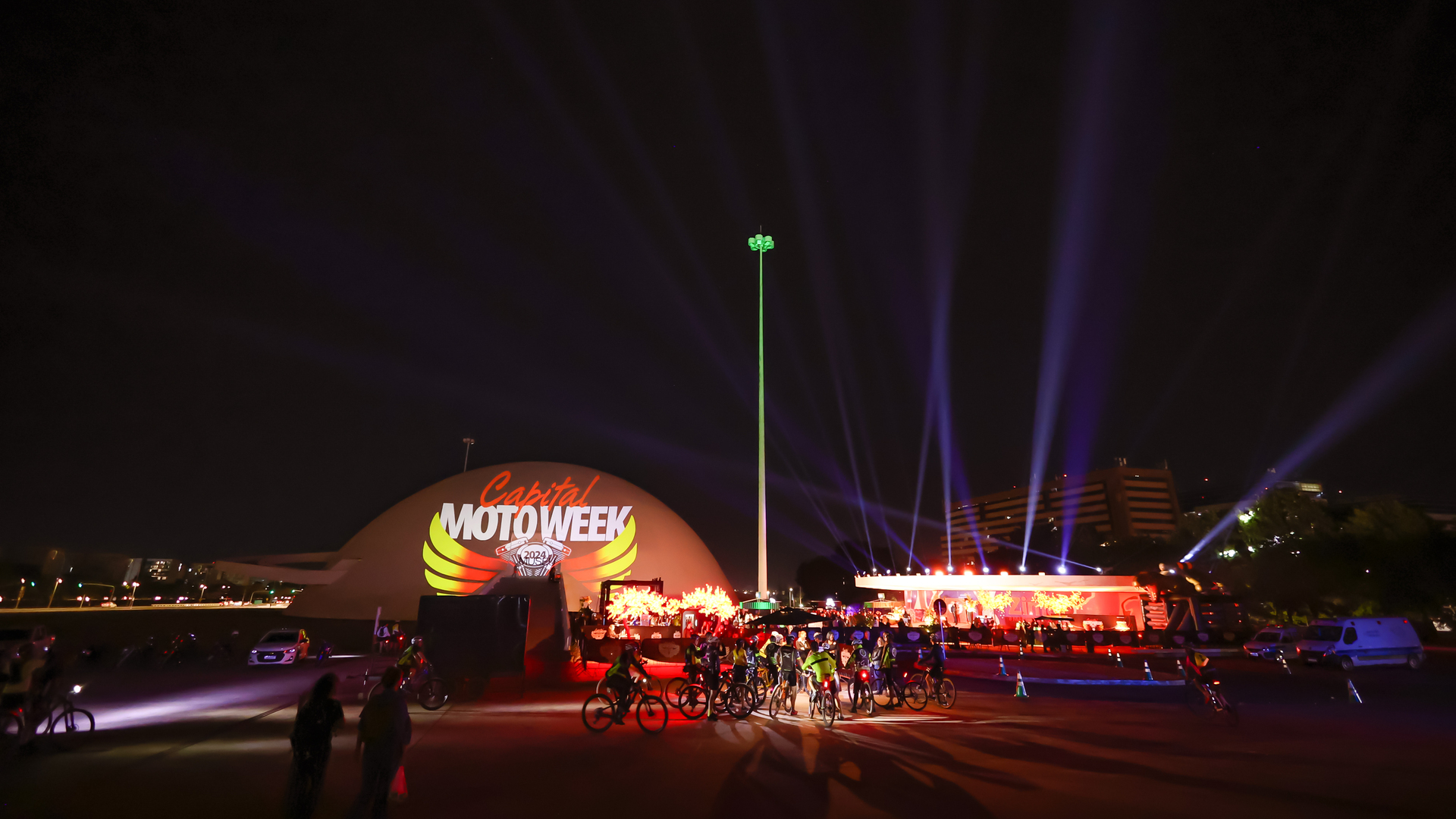 O Capital Moto Week, maior festival de motos e rock da América Latina, está de volta para mais uma edição memorável. Após o sucesso da edição de 20 anos, que bateu recordes de público, o evento se prepara para receber cerca de 900 mil pessoas em Brasília, entre os dias 18 e 27 de julho.