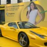 O possante e luxuoso carro amarelo foi destaque no filme publicitário estrelado por Alessandra Negrini e lançado neste mês, representando a conta do PagBank. A comparação se deve às vantagens que o banco digital oferece em comparação com contas correntes tradicionais, já que rende 100% do CDI automaticamente, sem limite para o valor máximo remunerado.