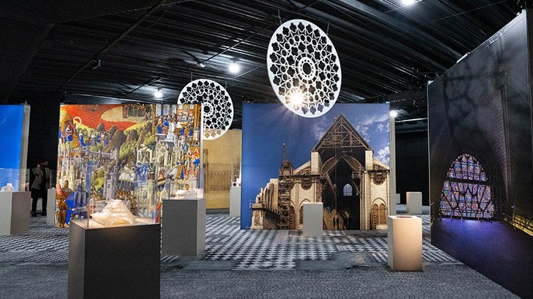 Exposição imersiva pela Notre-Dame de Paris, em São Paulo, patrocinado pela L’Oréal 