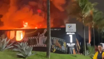 Casa Warner é destruída por incêndio no Rio