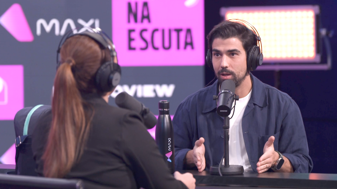 Podcast Na Escuta com Porto no estúdio da MAXI