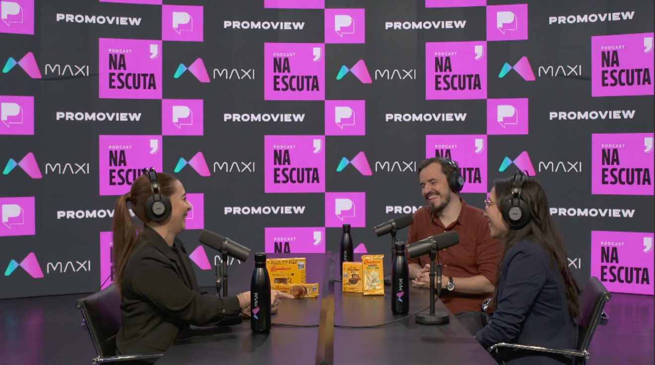 Cindy Feijó entrevista gerentes de marca da Bauducco no podcast Na Escuta