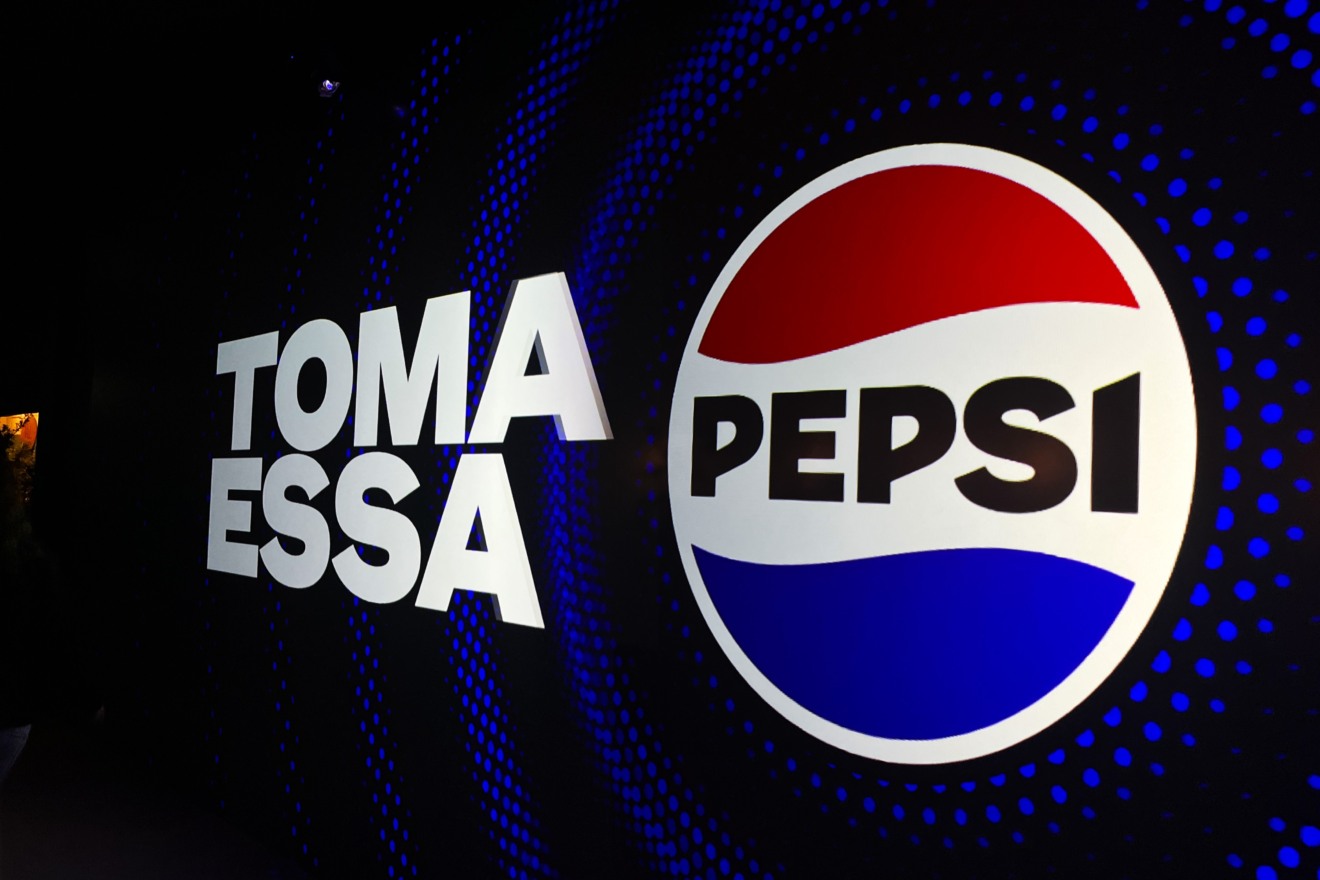 Novo logo da Pepsi divulgado no evento de rebranding pepsi party 