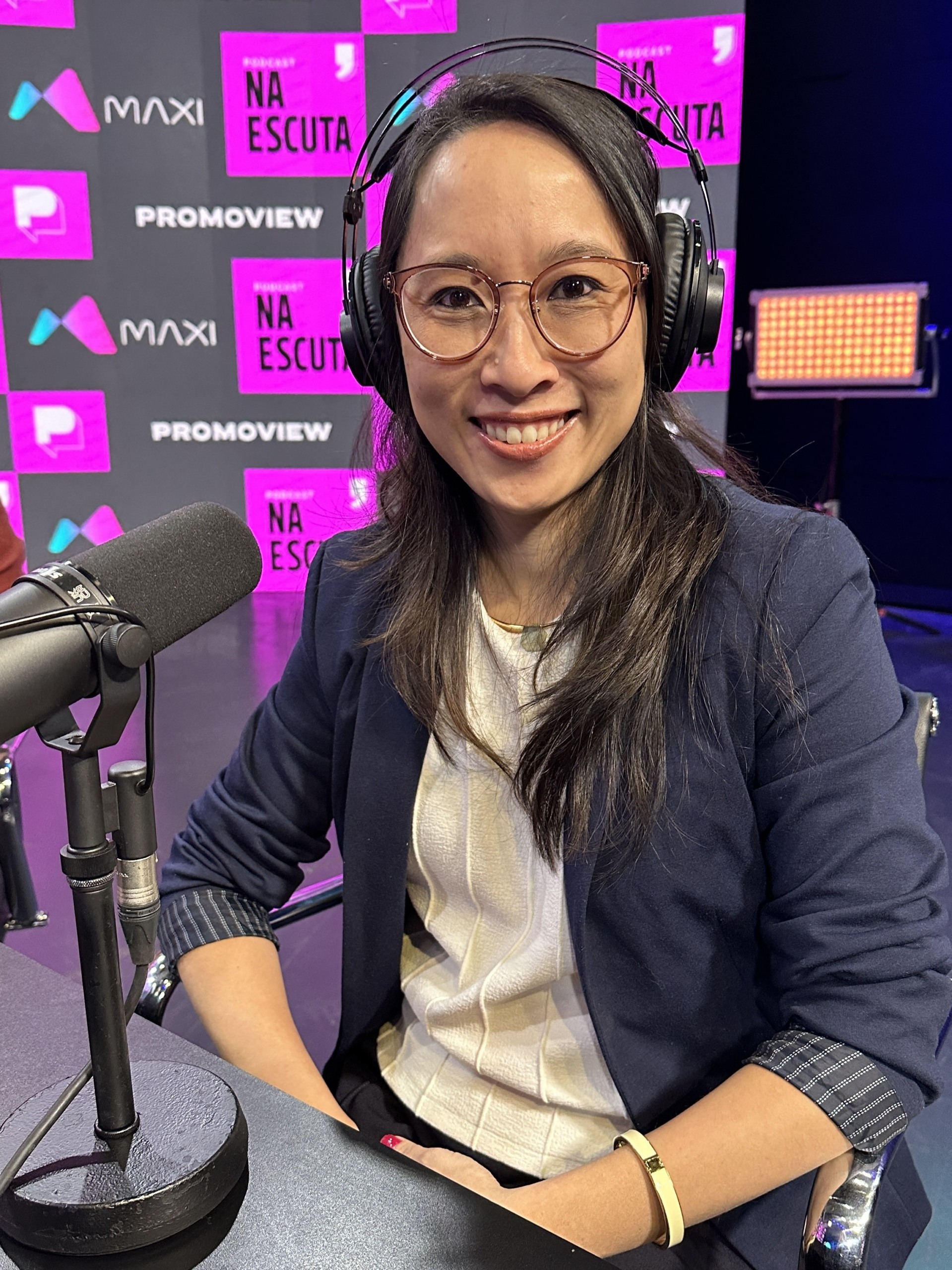 Denise Imamura, Gerente-executiva de marketing da Casa Bauducco, participa do podcast Na Escuta