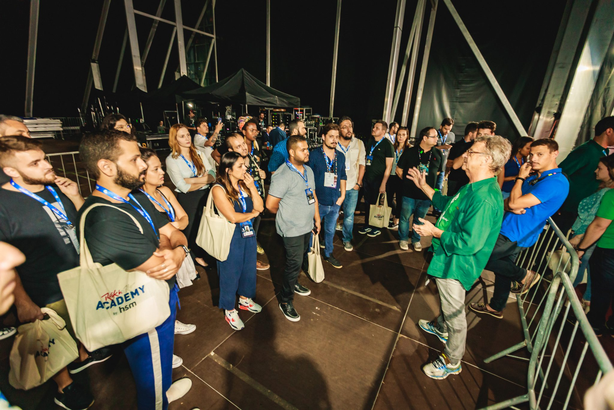 Obra é vistoriada pelos responsáveis pela construção do centro de eventos (Foto: By O Progresso).