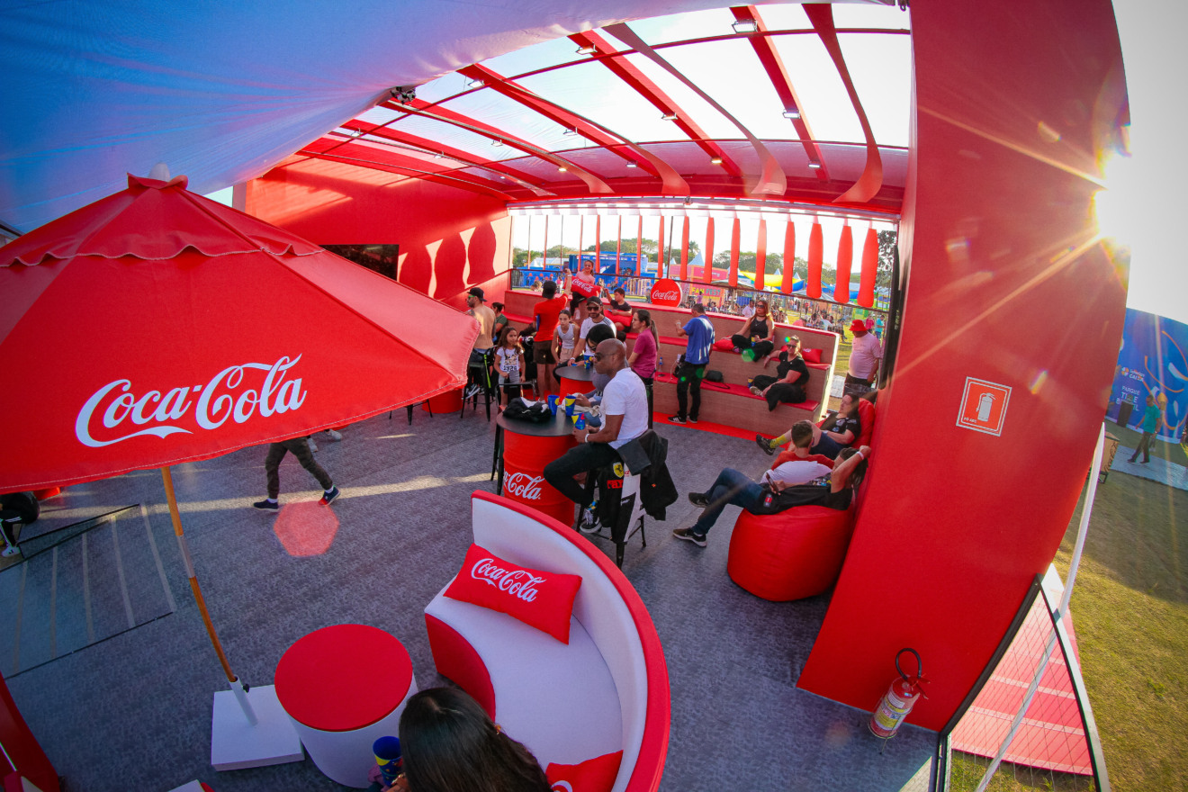 coca-cola faz ativação no parque time brasil