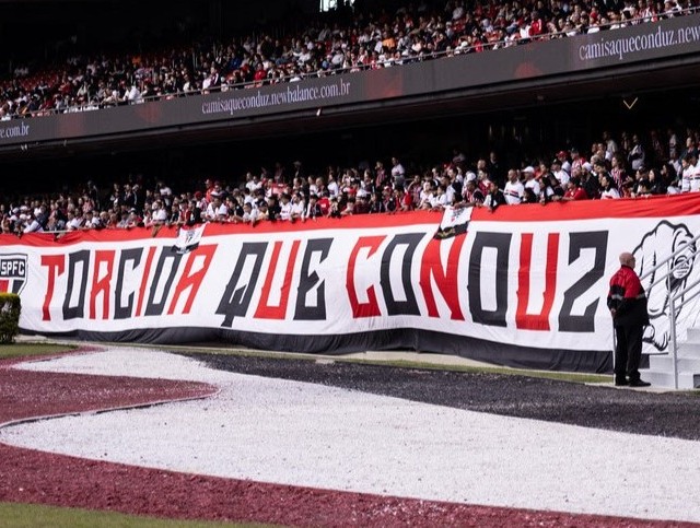 New Balance e São Paulo fazem ativação com spoiler de nova camisa do time