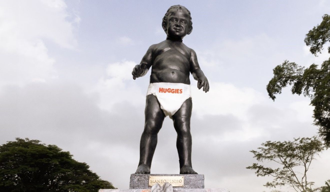 Estátua de bebê da Huggies