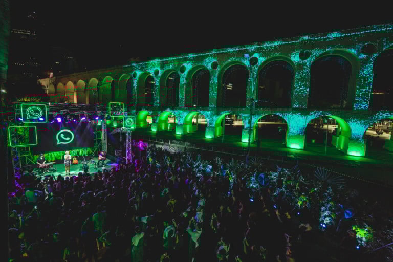 WhatsApp ilumina os Arcos da Lapa com projeção de efeito 3D