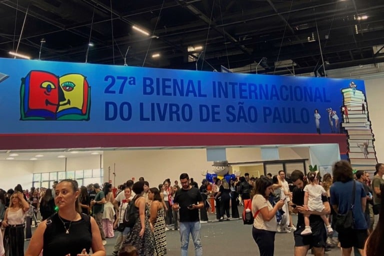 Bienal do Livro chega a São Paulo com ingressos esgotados e espaços instagramáveis