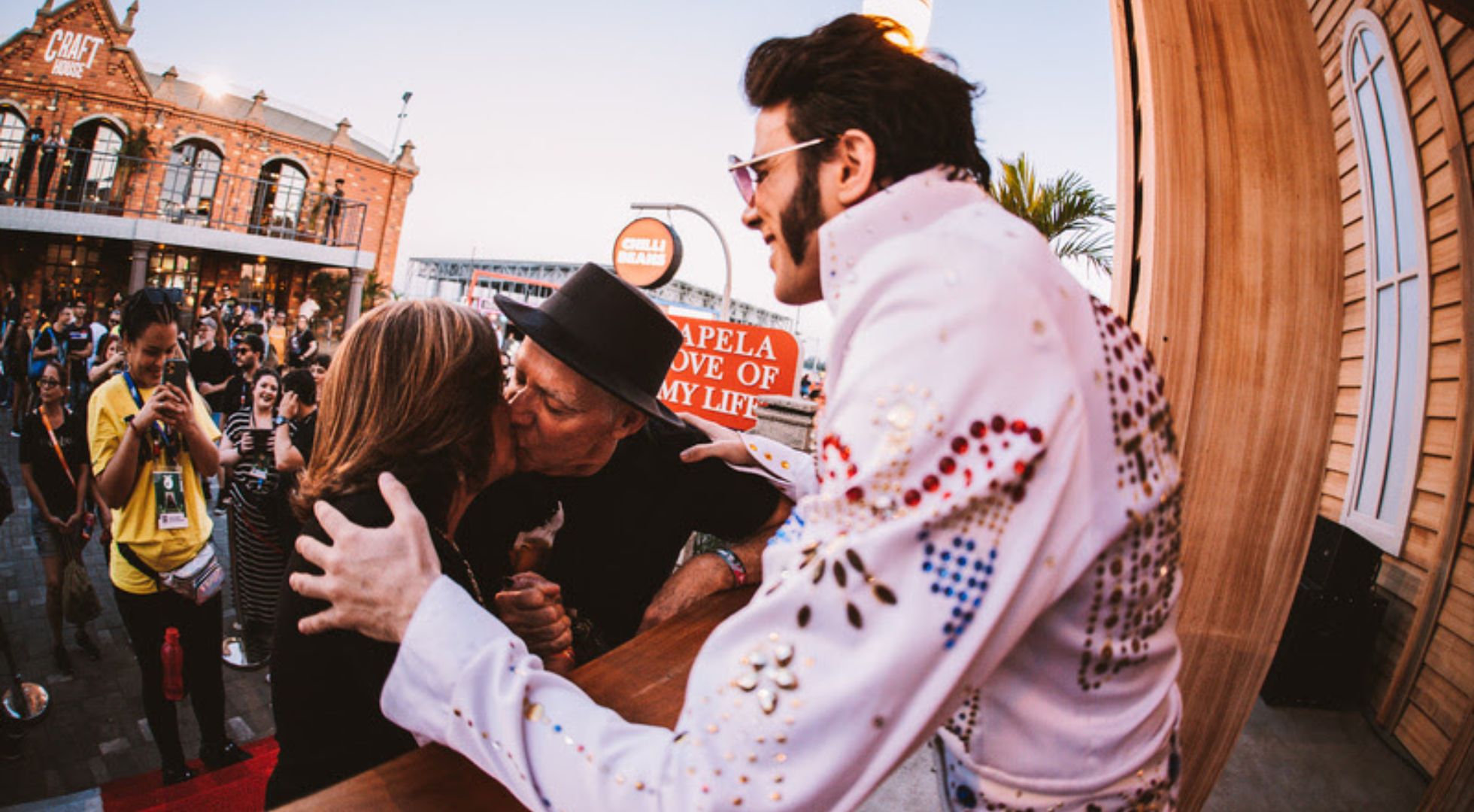 Colgate e Chilli Beans farão casamentos no Rock in Rio