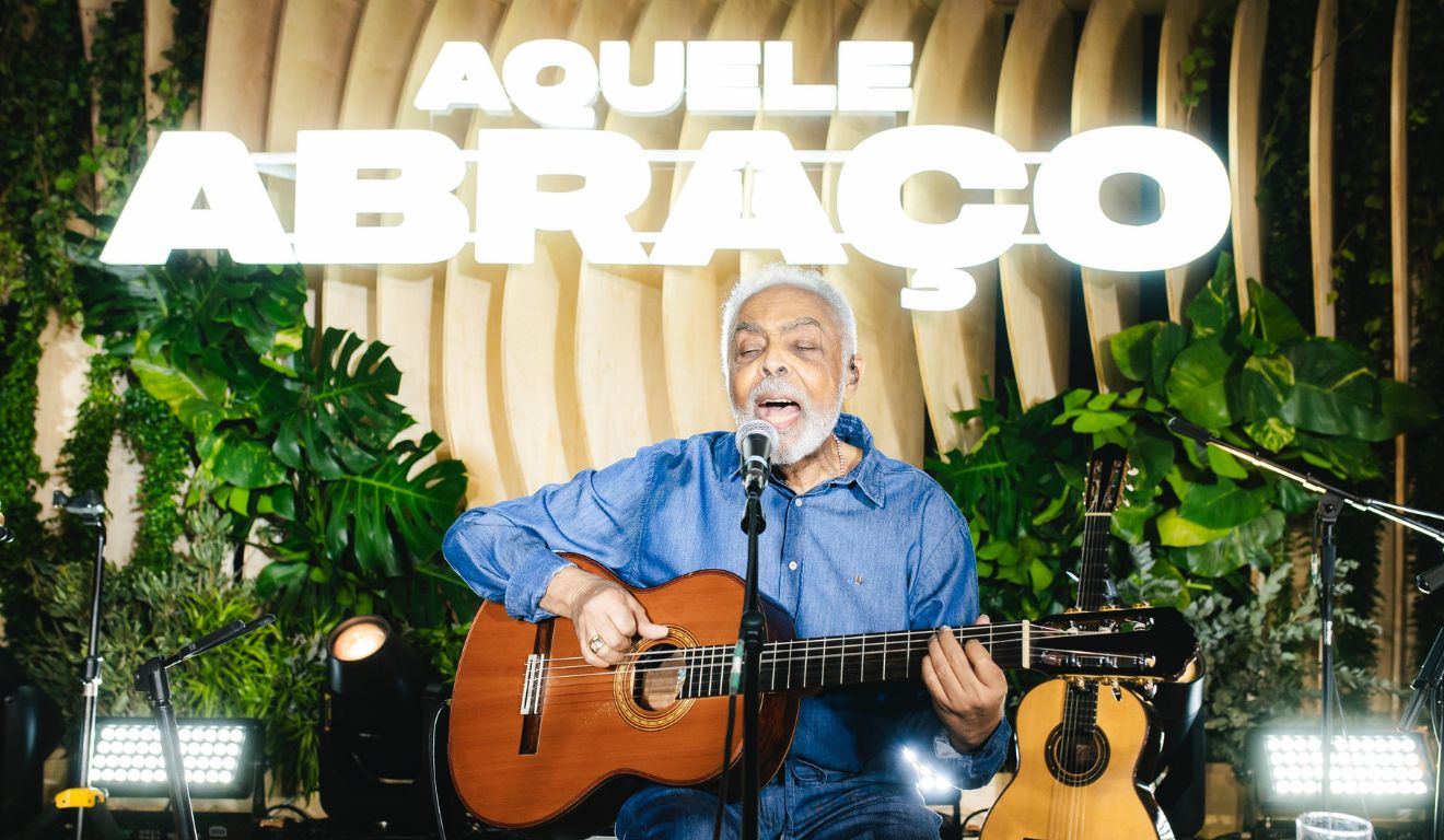 Gilberto Gil em apresentação promovida pela Latam