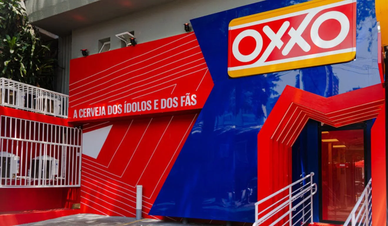 Nova ambientação de unidade OXXO em parceria com a Budweiser