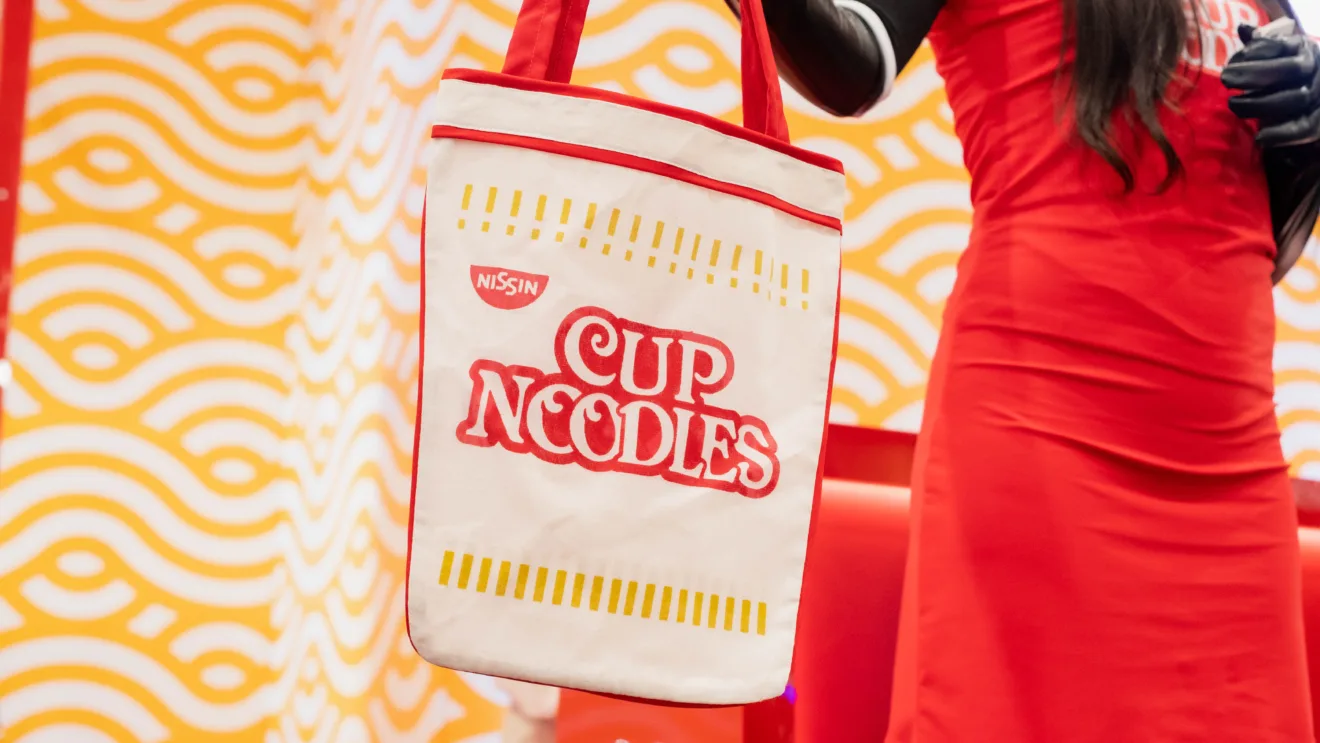 Bolsa de Cup Noodles em ativação da Nissin, entregue por It's Nice