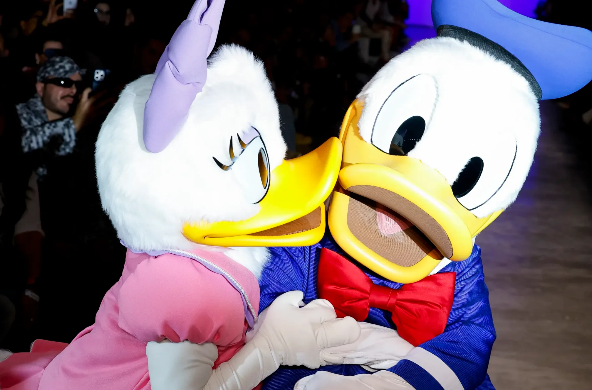 Imagem mostra participação do Pato Donald no São Paulo Fashion Week