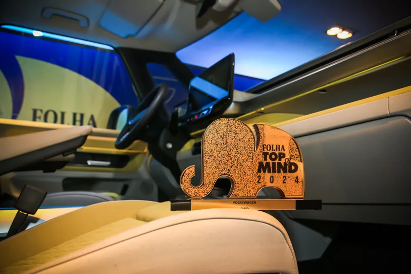 Troféu do Prêmio Folha Top of Mind 2024