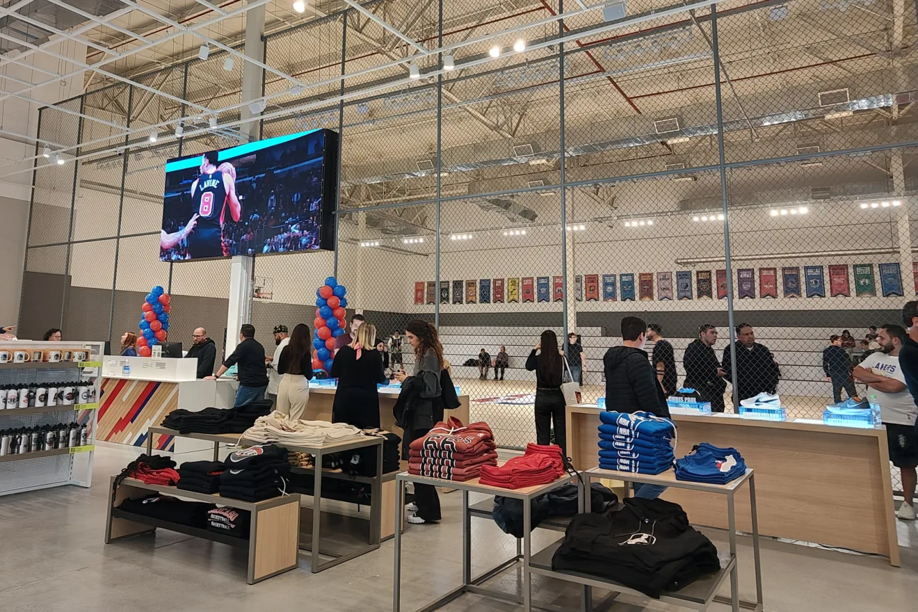 Quadra de basquete na NBA Store em Curitiba