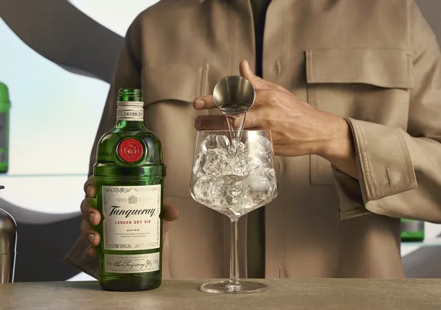 Em nova campanha, Tanqueray elege o Brasil como centro de inovação e estilo