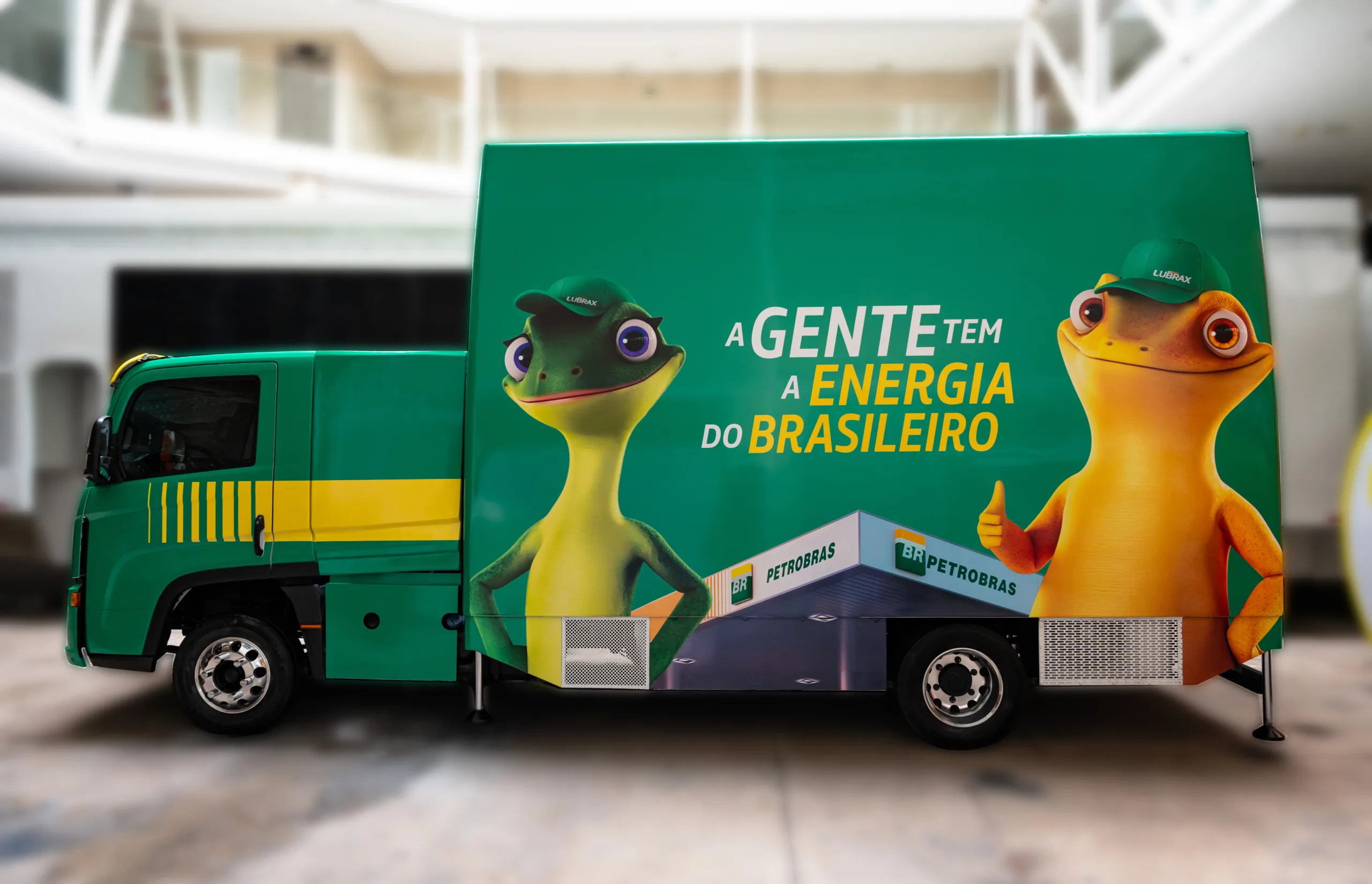 Brandtruck entrega caminhão de treinamento para colaboradores da Petrobras