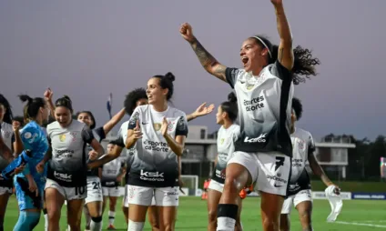 Corinthians conquista vitória e leva taça da Libertadores Feminina