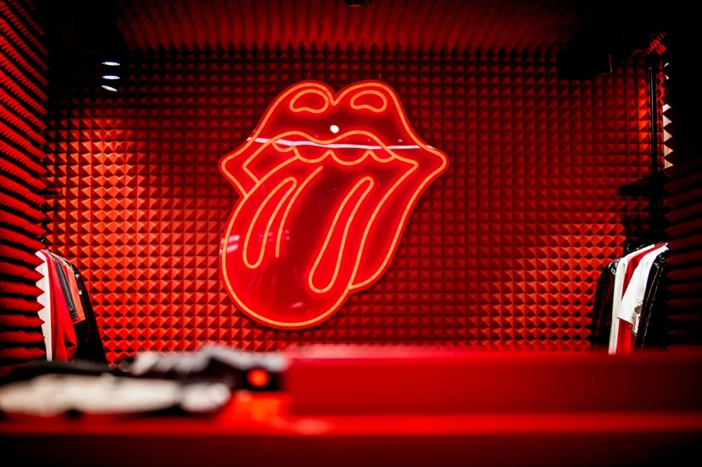 Merchandising da Rolling Stones é parte do sucesso da banda no ramo da música