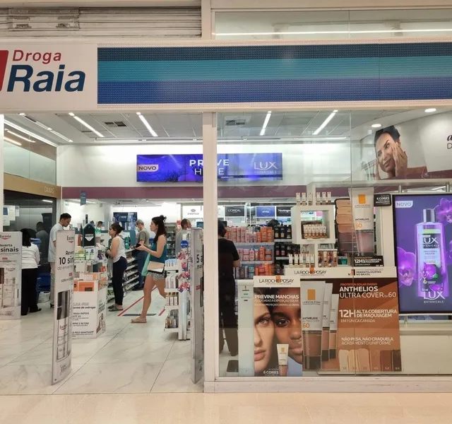 Lux Botanicals realiza experiência sensorial na Droga Raia de SP