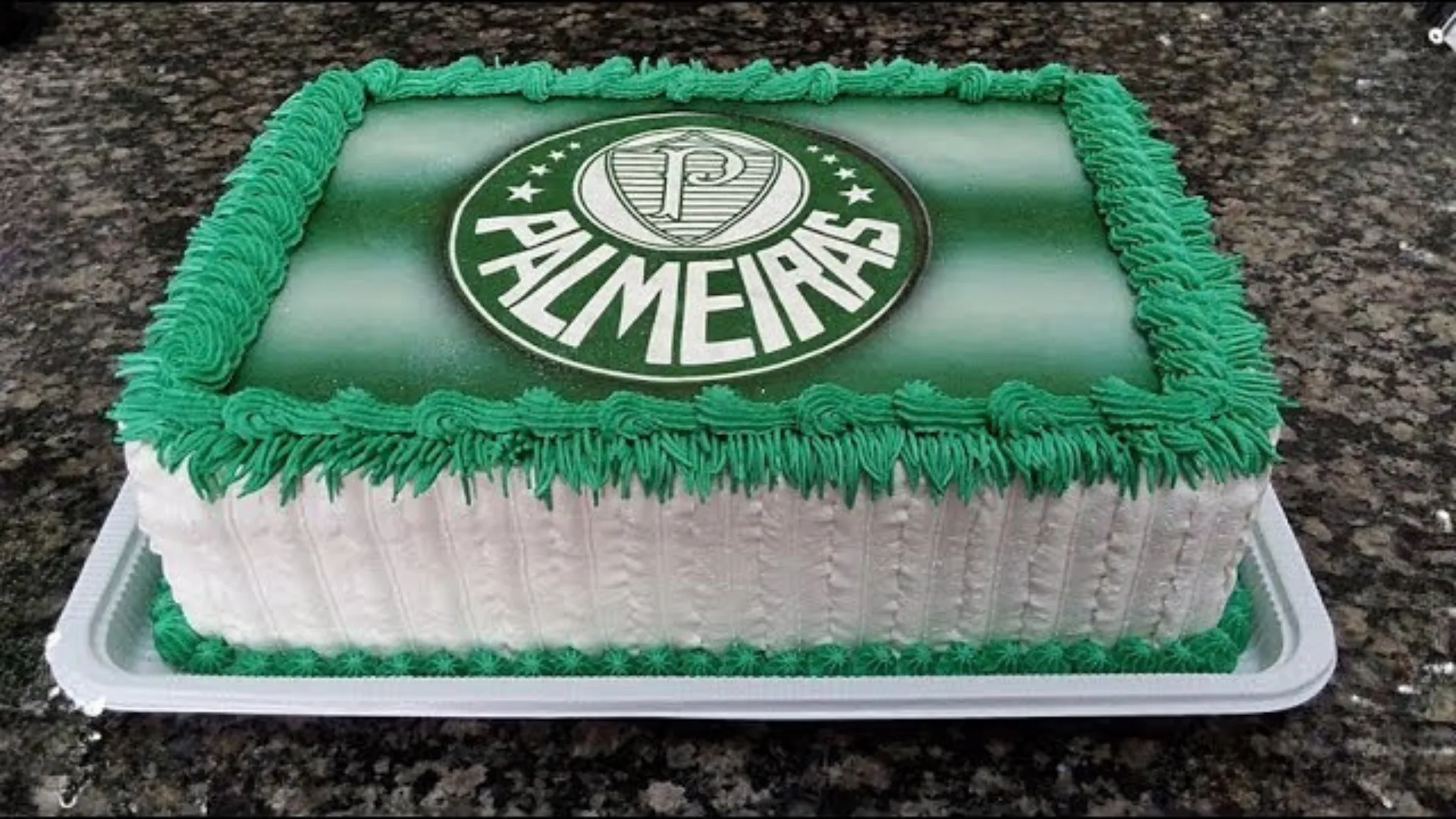 Bolo de aniversário temático do time de futebol Palmeiras