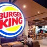 Imagem mostra o logotipo do Burger King em frente a uma de suas principais lojas