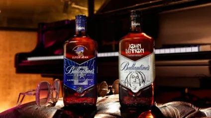 Imagem mostra garrafas especiais da Ballantine's