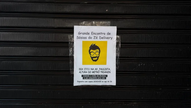 Imagem divulga o encontro dos sósias com o "Zé", mascote da Zé Delivery